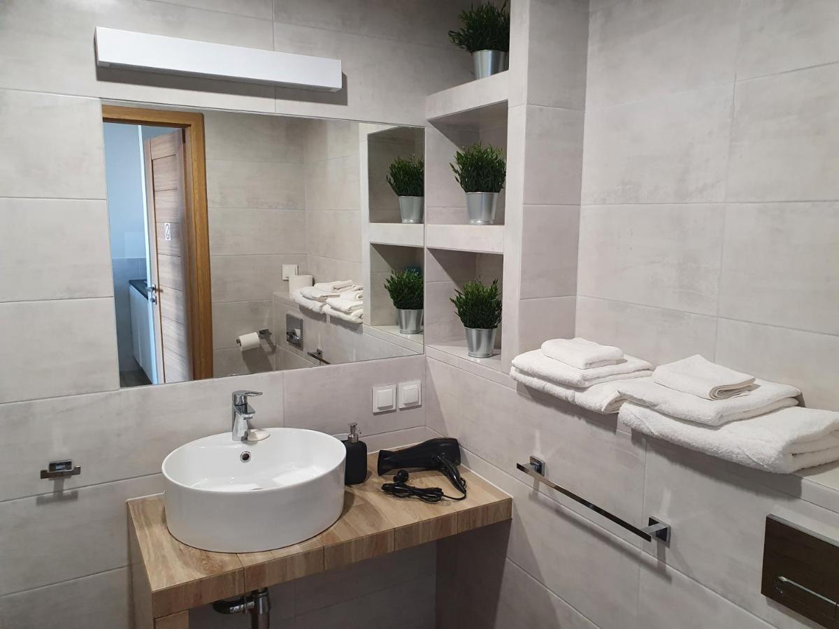 Apartament Wsrod 1000Cy Swiatel - Z Parkingiem W Hali Garazowej- Duzy Balkon Z Lezakami - Piekny Widok Noca Na Panorame Tysiaclecia Katowice Eksteriør billede