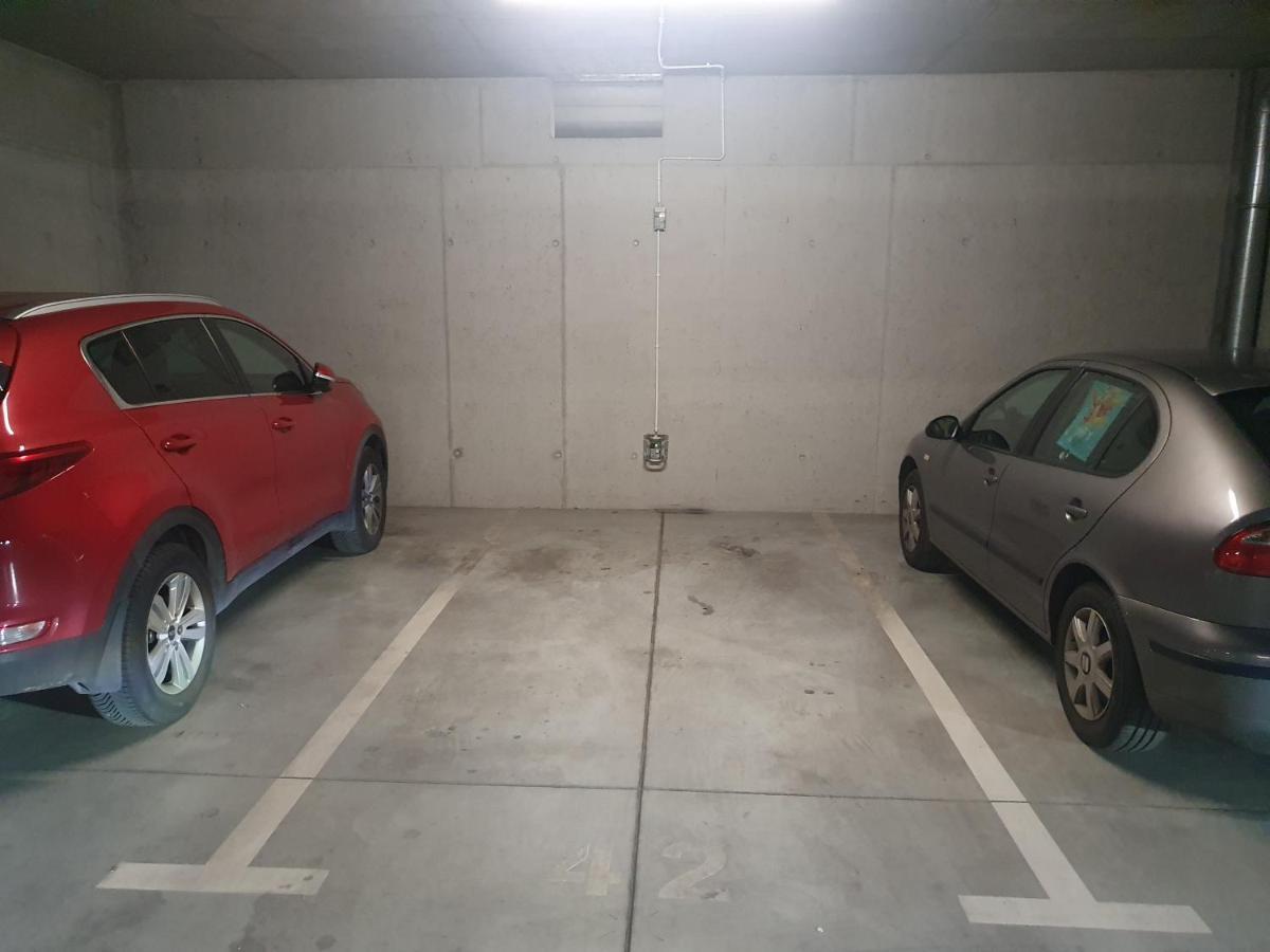 Apartament Wsrod 1000Cy Swiatel - Z Parkingiem W Hali Garazowej- Duzy Balkon Z Lezakami - Piekny Widok Noca Na Panorame Tysiaclecia Katowice Eksteriør billede