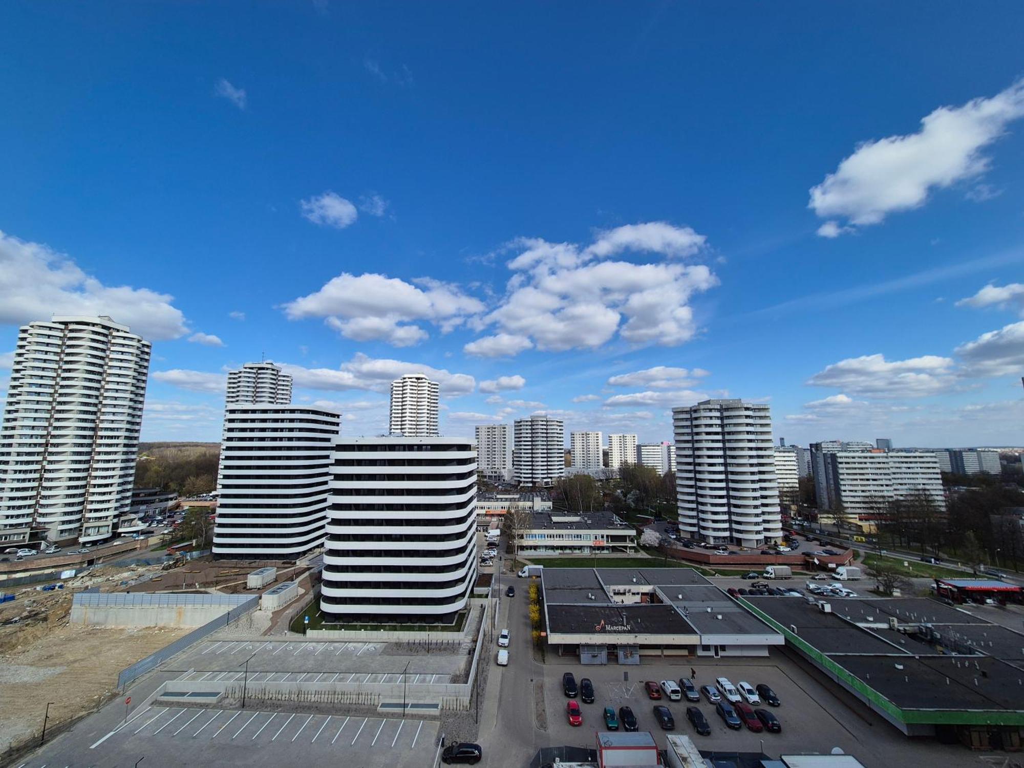 Apartament Wsrod 1000Cy Swiatel - Z Parkingiem W Hali Garazowej- Duzy Balkon Z Lezakami - Piekny Widok Noca Na Panorame Tysiaclecia Katowice Eksteriør billede