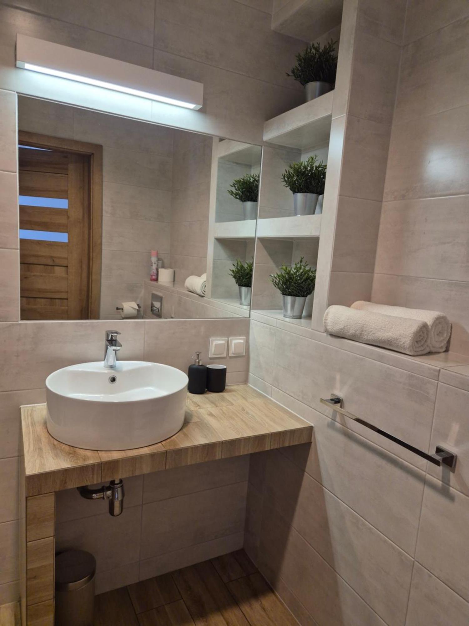Apartament Wsrod 1000Cy Swiatel - Z Parkingiem W Hali Garazowej- Duzy Balkon Z Lezakami - Piekny Widok Noca Na Panorame Tysiaclecia Katowice Eksteriør billede